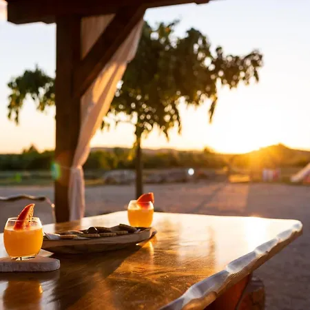 Juli With Jacuzzi Semesterbostad Šibenik