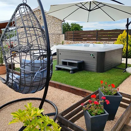 Semesterbostad Juli With Jacuzzi Šibenik