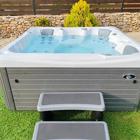 Juli With Jacuzzi *