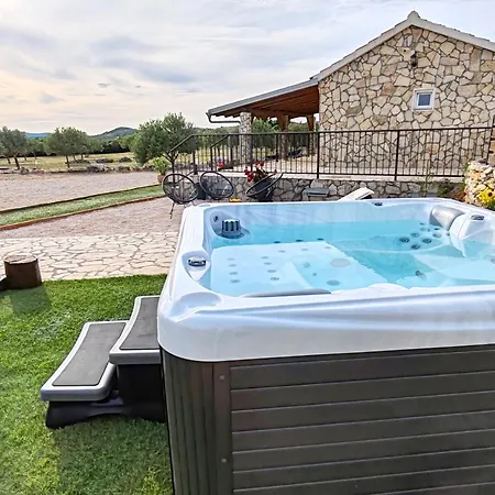 Juli With Jacuzzi Holiday home Sibenik