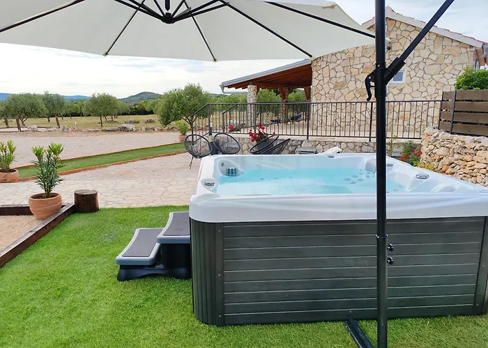 Holiday Home Villa Juli * シベニク